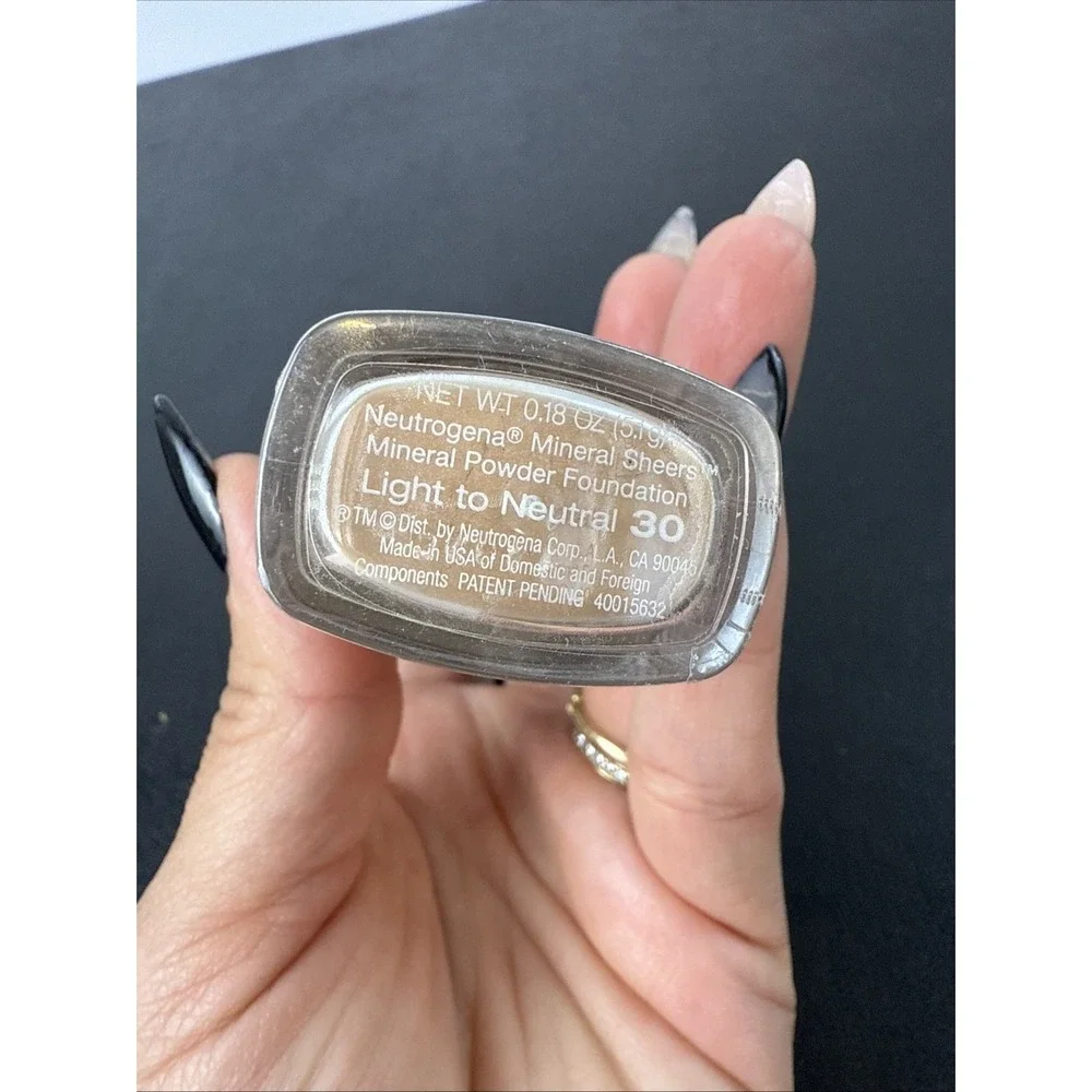 Neutrogena Mineral Sheers Mineral Powder Foundation Light to Neutral 30 RARE HTF